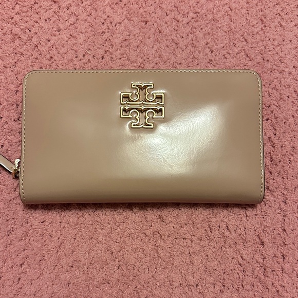 Tory Burch Beige Leather Wallet With ID Holder Inside - Picture 1 of 5